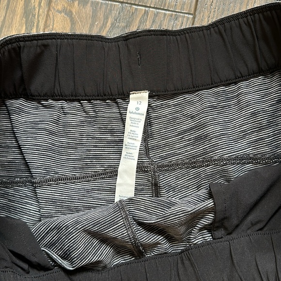 Lululemon On the Fly Pant 28” - Picture 5 of 8